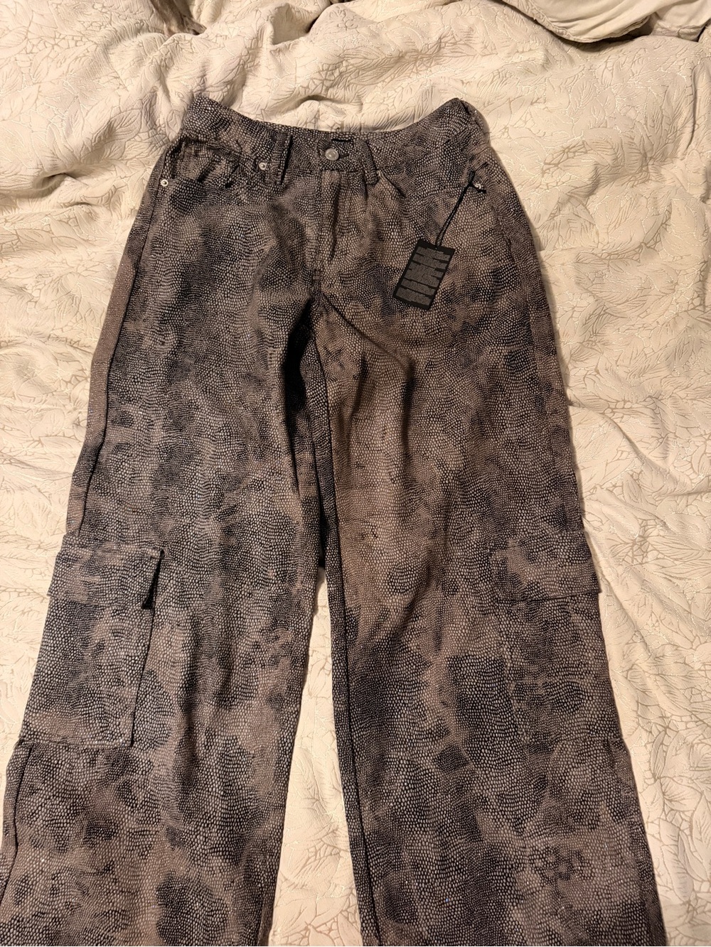Forever 21 Women’s  Gray snake Patterned Cargo Pants - Black/Gray Motif